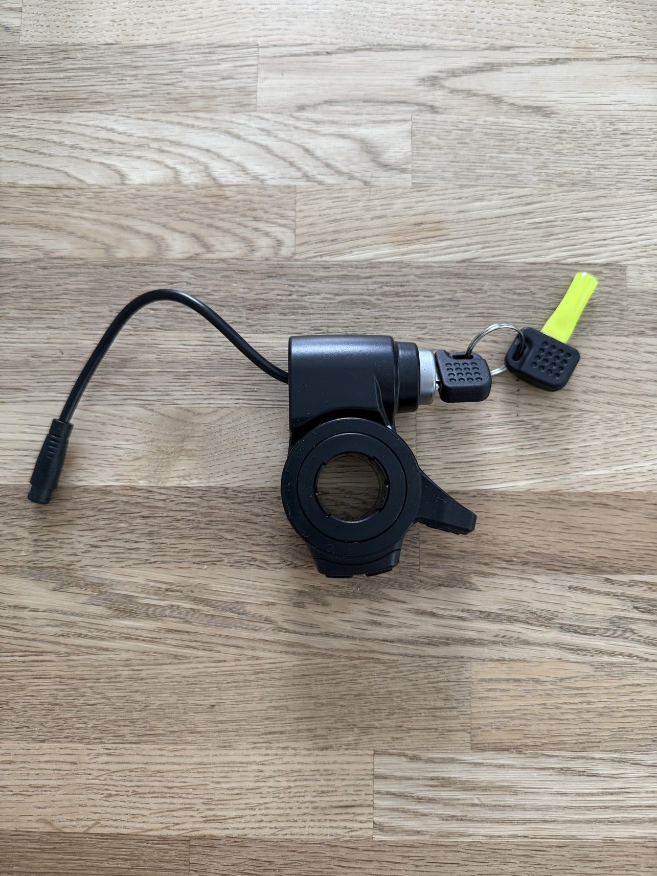 Gashåndtag - Throttle inklusiv 2 nøgler - KuKirin G2 Master (2025)