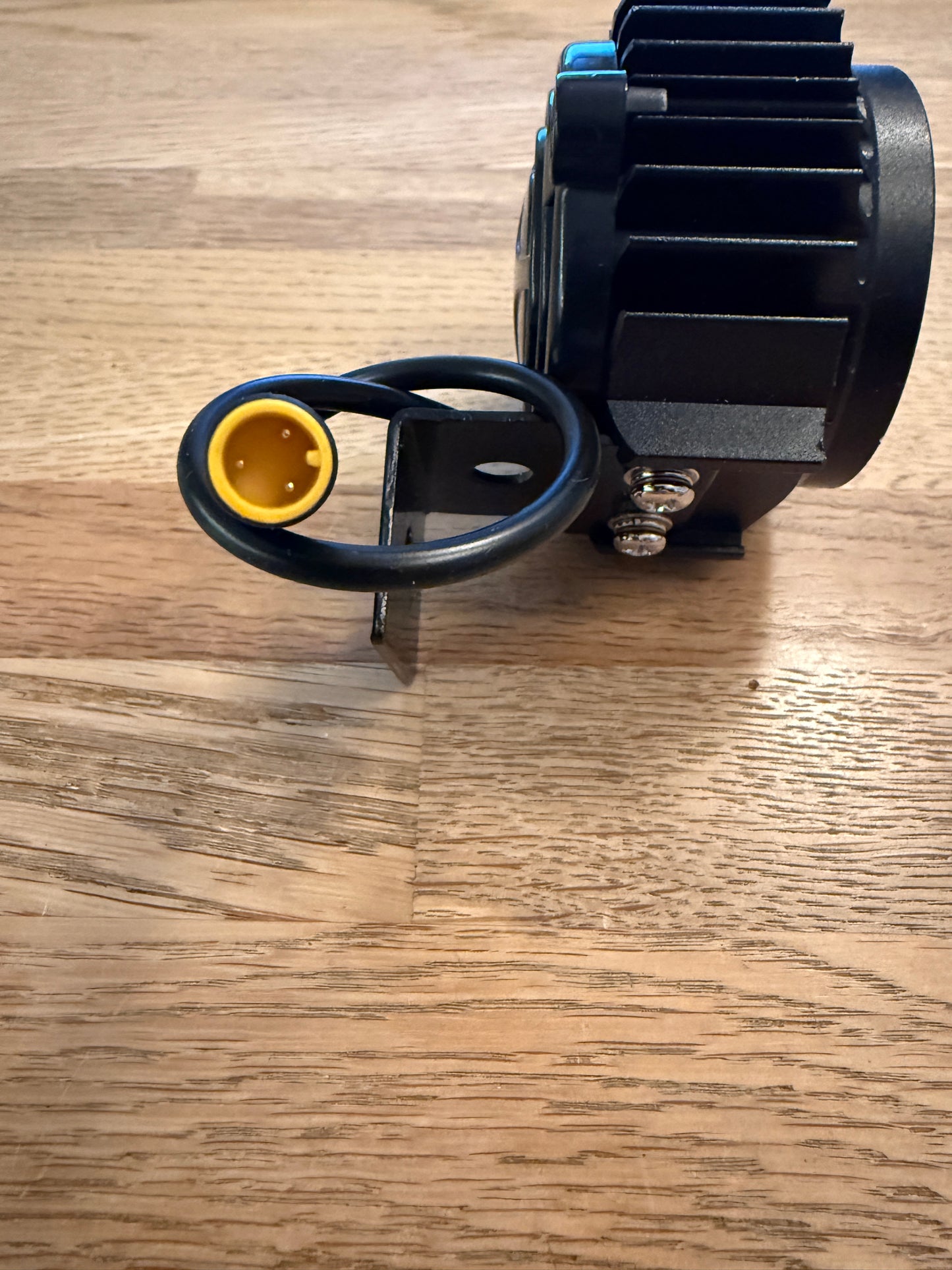 Forlygte LED med fast beslag - KuKirin flere modeller